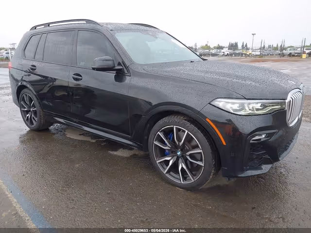 BMW X7 - фото 1