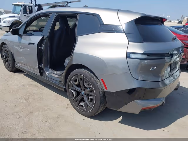 BMW iX - фото 3