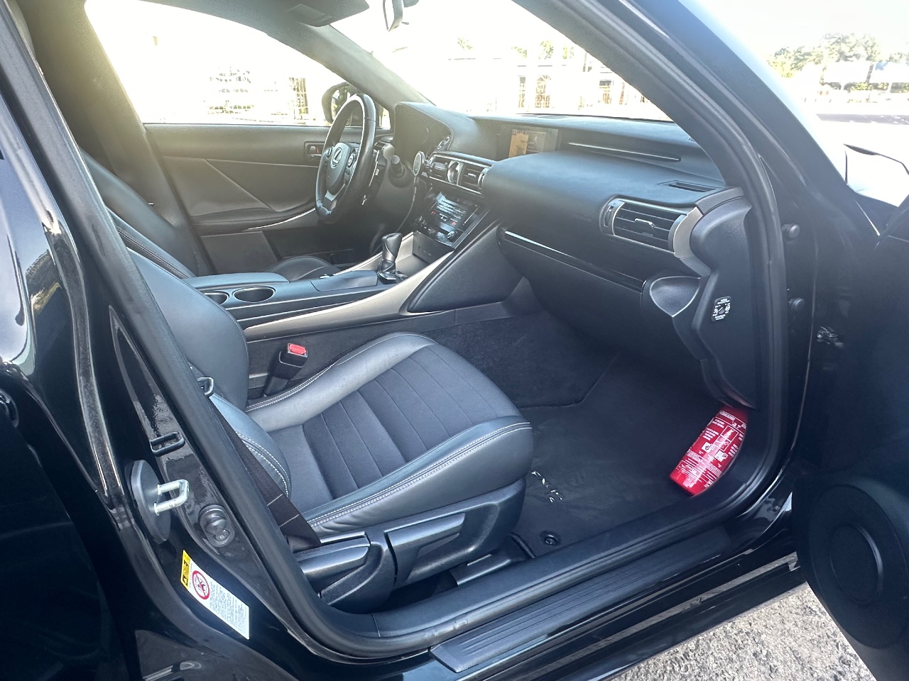 Lexus IS - фото 16