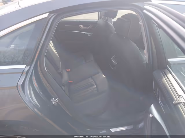 Audi A6 - фото 5