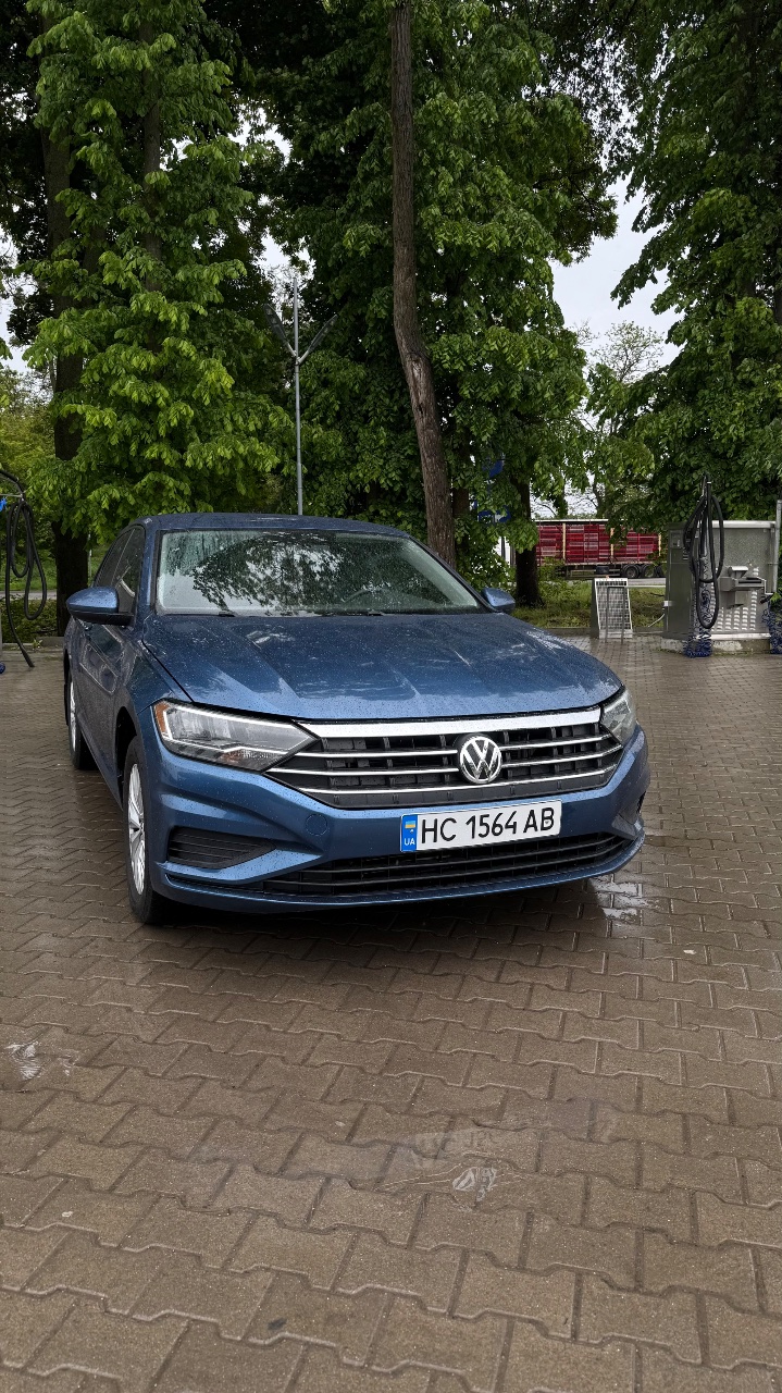 Volkswagen Jetta - фото 1