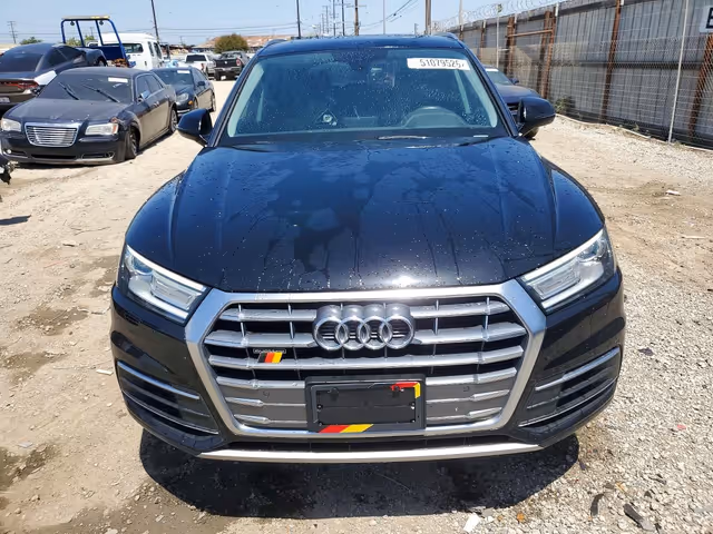 Audi Q5 - фото 1