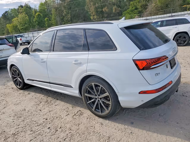 Audi Q7 - фото 2
