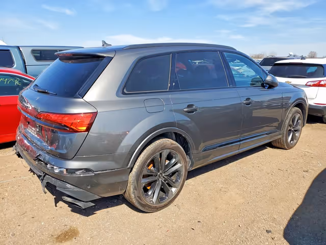 Audi Q7 - фото 3