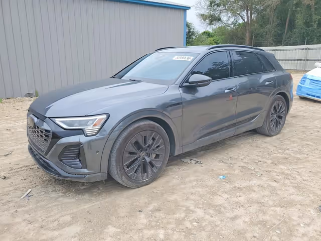 Audi Q8 e-tron - фото 1