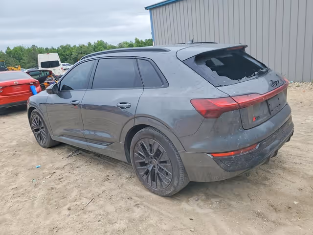 Audi Q8 e-tron - фото 2