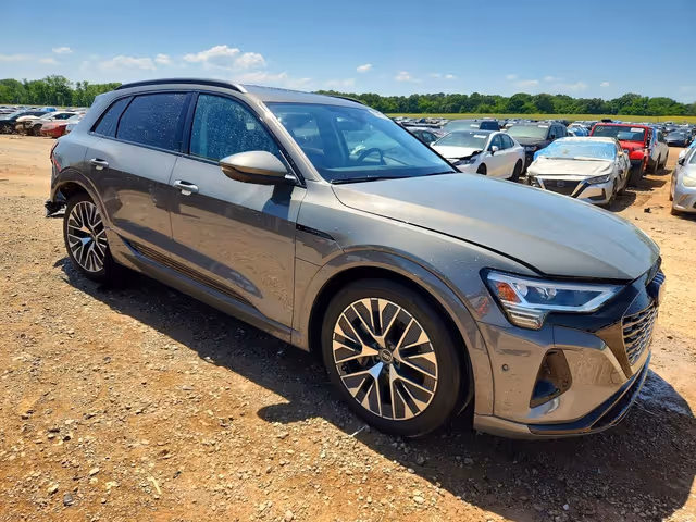 Audi Q8 e-tron - фото 4