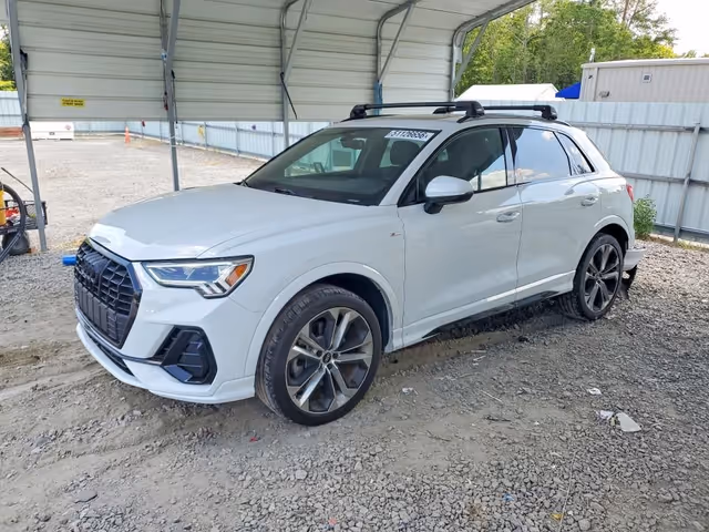 Audi Q3 - фото 1