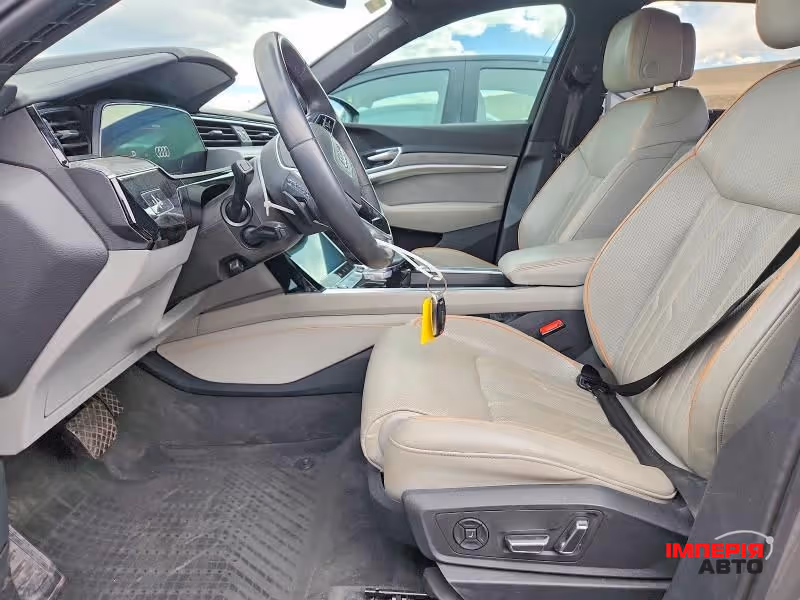 Audi e-tron - фото 7