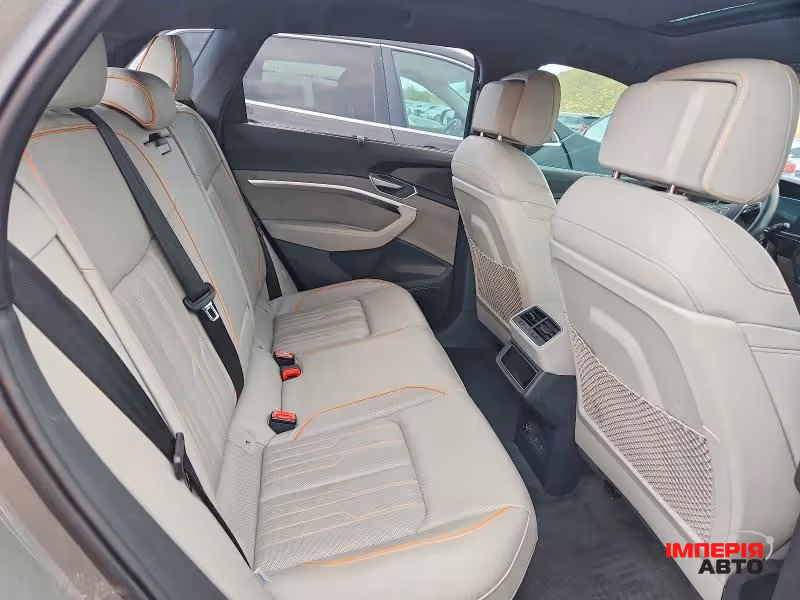 Audi e-tron - фото 11