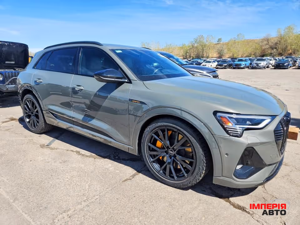 Audi e-tron - фото 4
