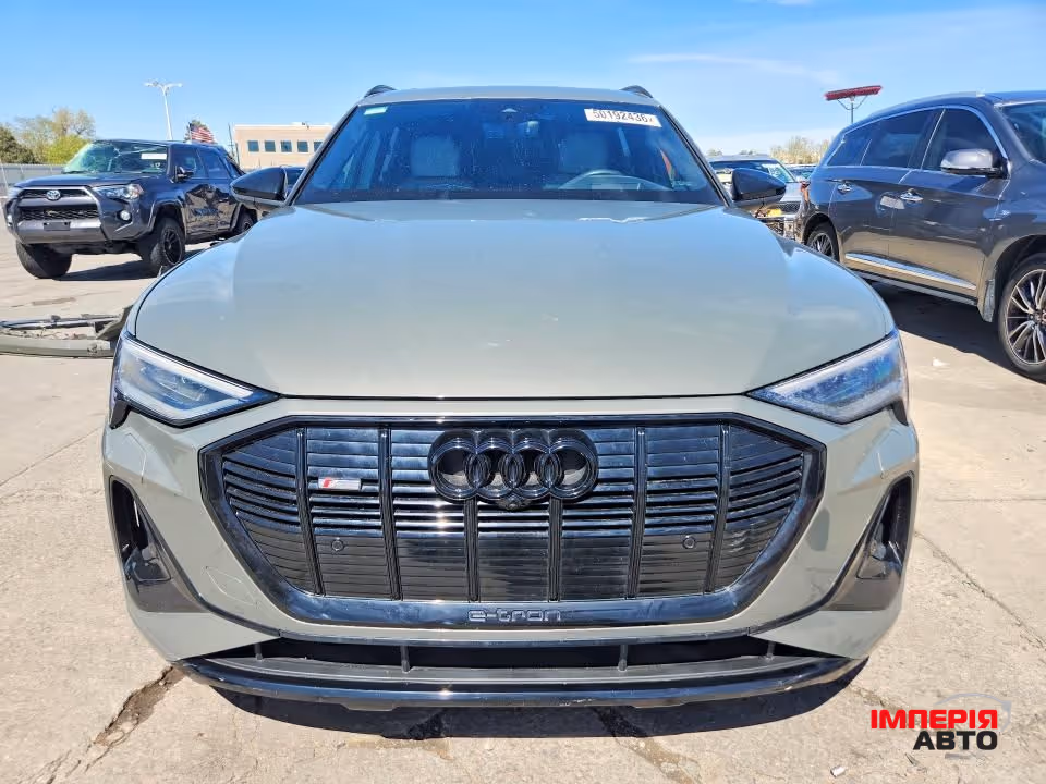 Audi e-tron - фото 5