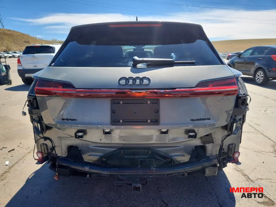 Audi e-tron - фото 6