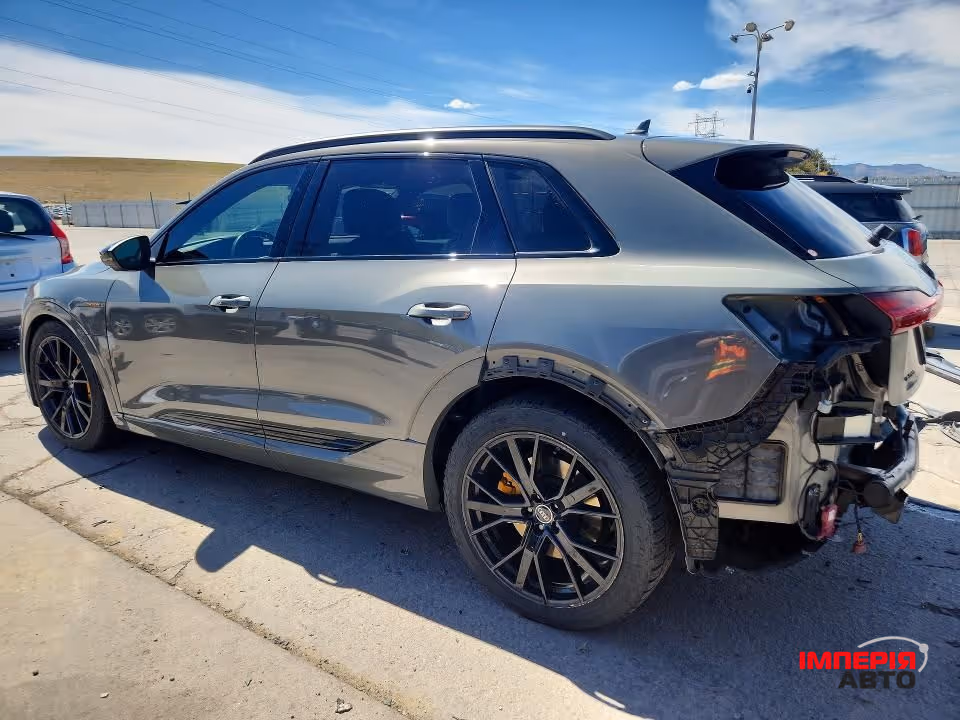 Audi e-tron - фото 2