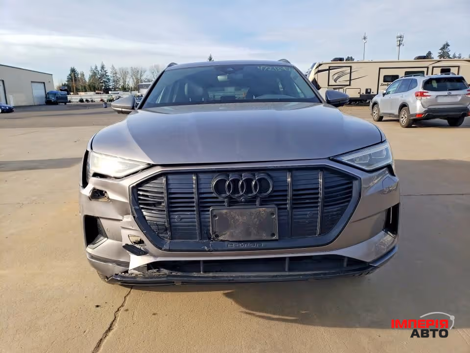 Audi e-tron - фото 5