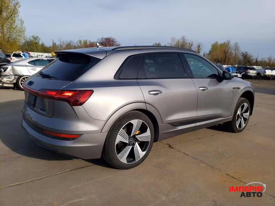 Audi e-tron - фото 3
