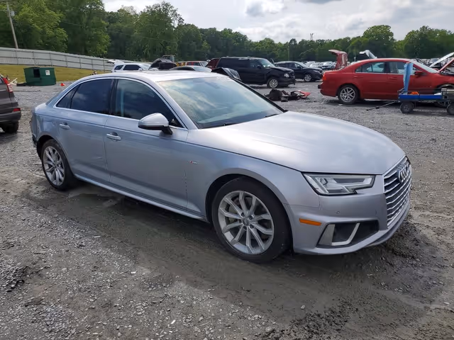 Audi A4 - фото 4