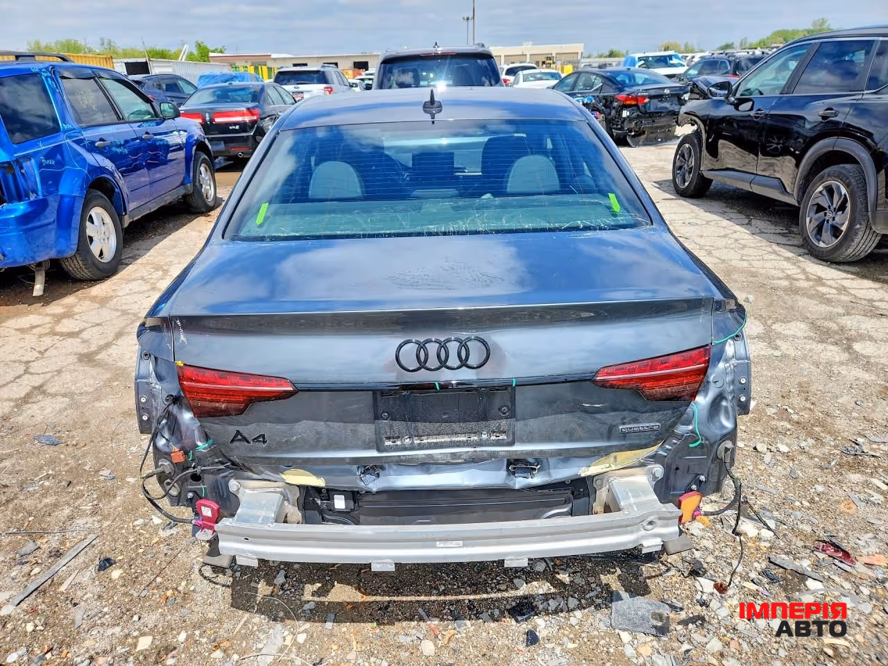 Audi A4 - фото 6