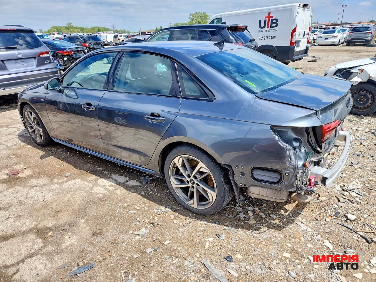 Audi A4 - фото 2
