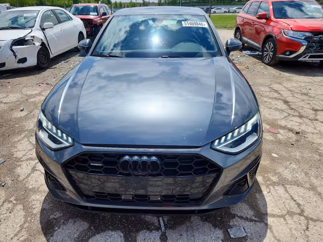 Audi A4 - фото 5