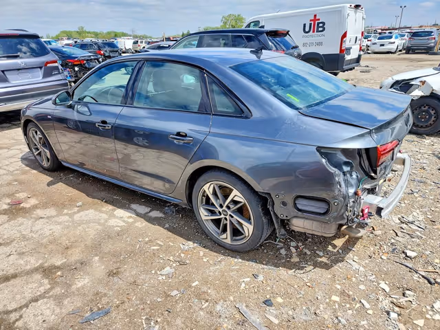 Audi A4 - фото 2