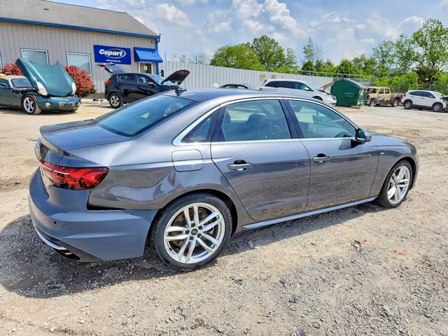 Audi A4 - фото 3