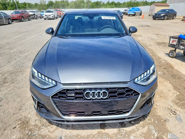 Audi A4 - фото 5