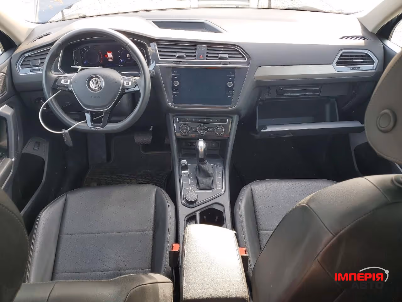Volkswagen Tiguan - фото 8