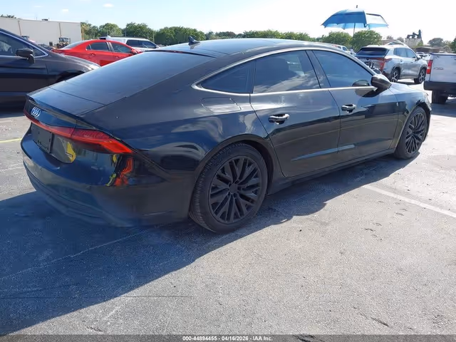 Audi A7 - фото 3