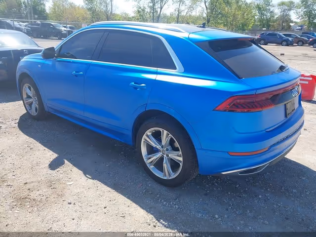 Audi Q8 - фото 3