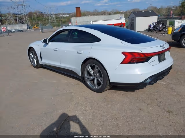 Audi e-tron GT - фото 3