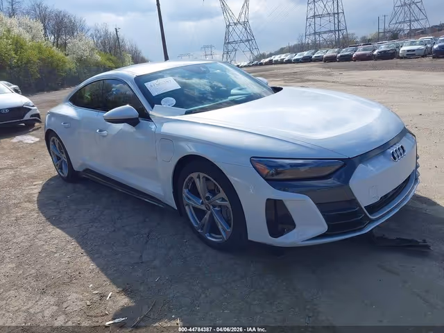Audi e-tron GT - фото 1