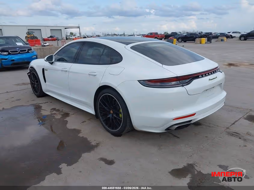 Porsche Panamera - фото 1