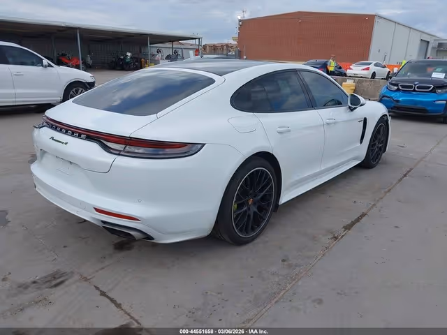 Porsche Panamera - фото 2