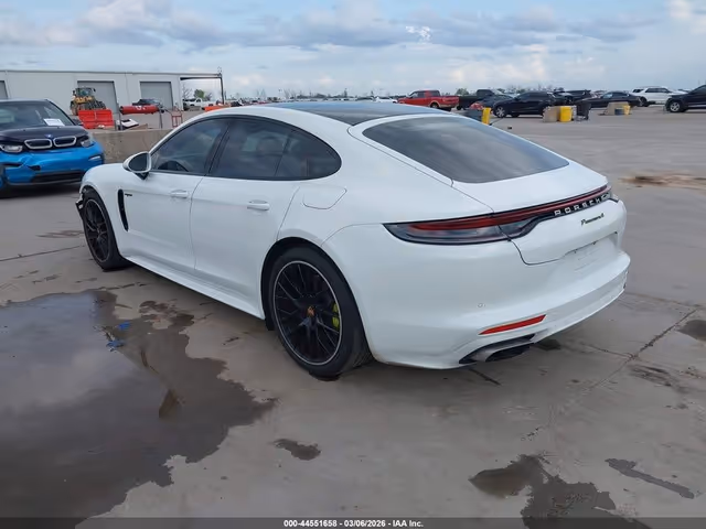 Porsche Panamera - фото 1