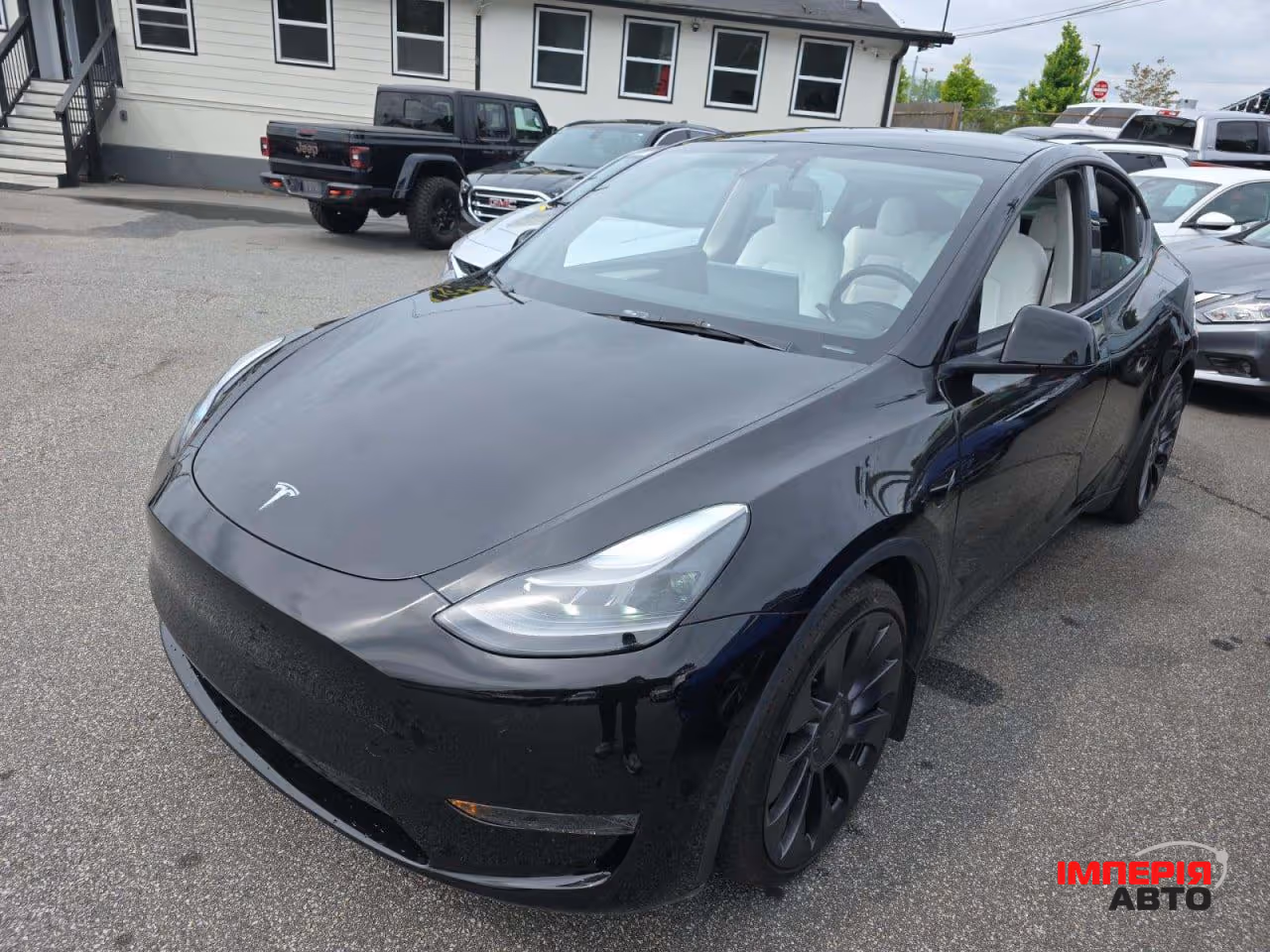 Tesla Model Y - фото 1