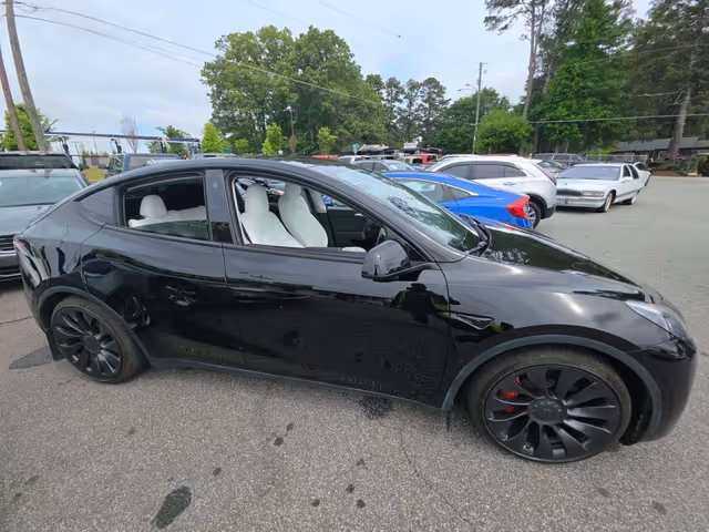 Tesla Model Y - фото 4