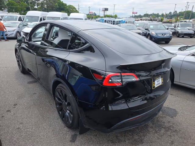 Tesla Model Y - фото 2