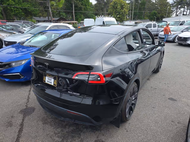 Tesla Model Y - фото 3