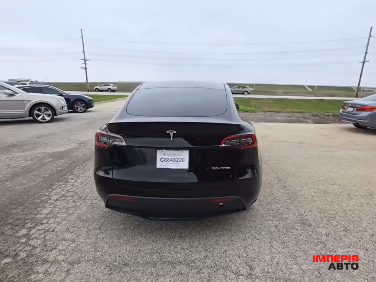 Tesla Model Y - фото 3