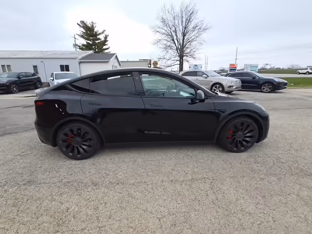 Tesla Model Y - фото 4