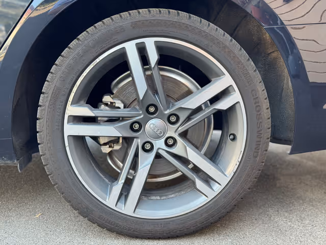Audi A4 - фото 5
