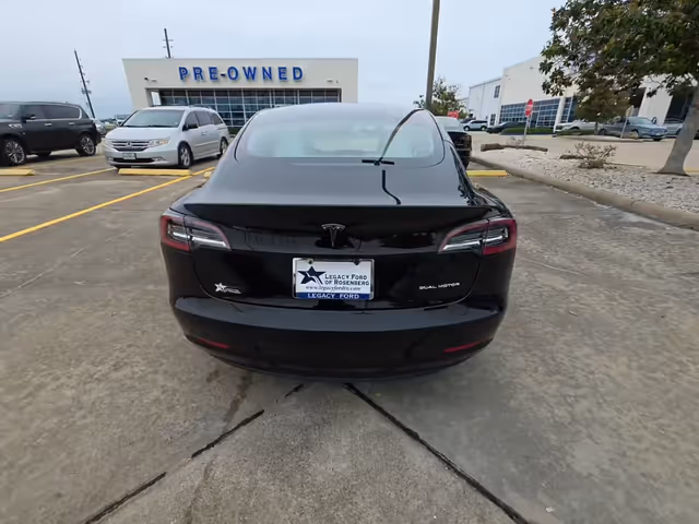 Tesla Model 3 - фото 3