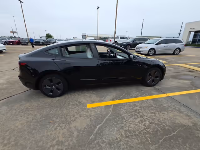 Tesla Model 3 - фото 4