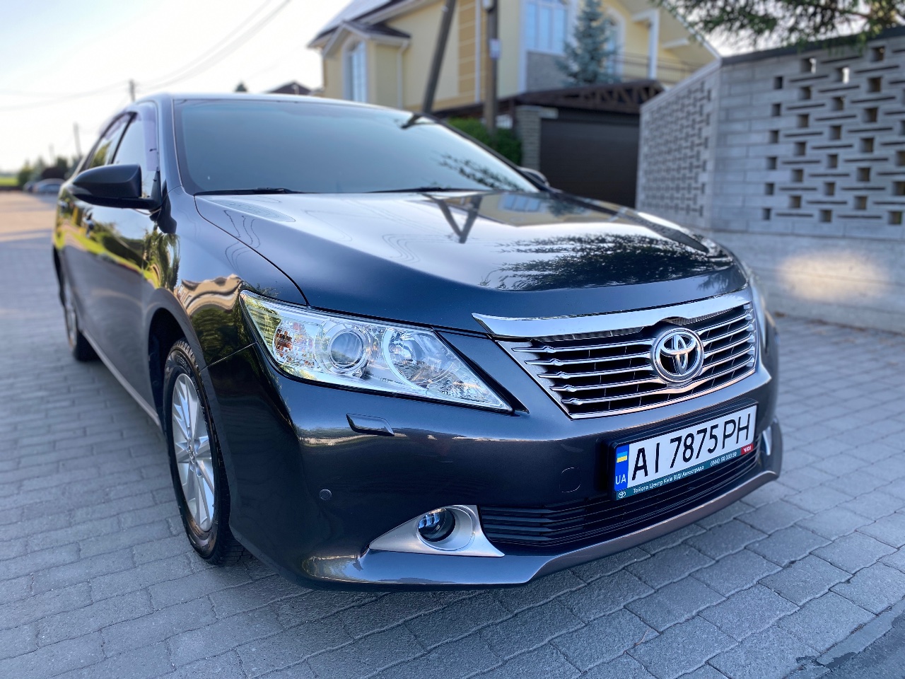 Toyota Camry - фото 3