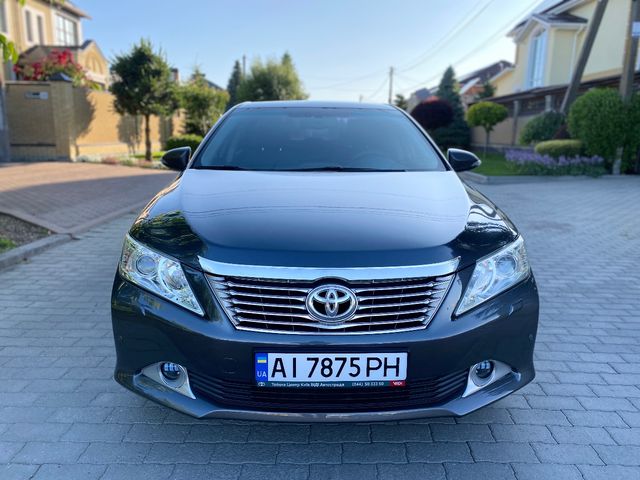 Toyota Camry - фото 2