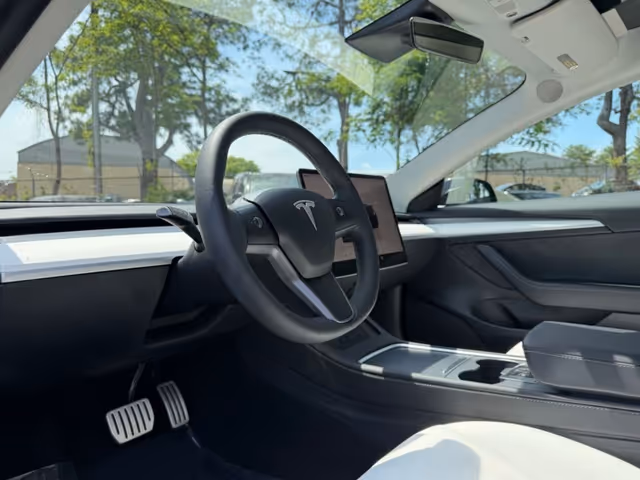Tesla Model 3 - фото 4