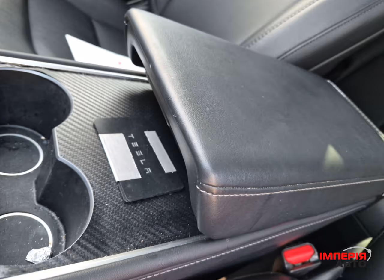 Tesla Model Y - фото 6