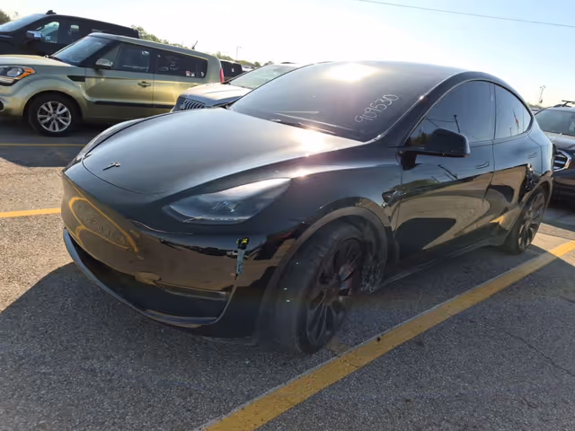 Tesla Model Y - фото 2