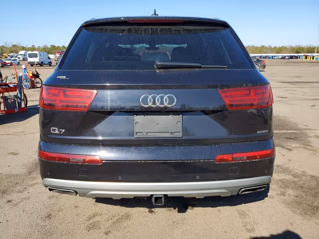 Audi Q7 - фото 5